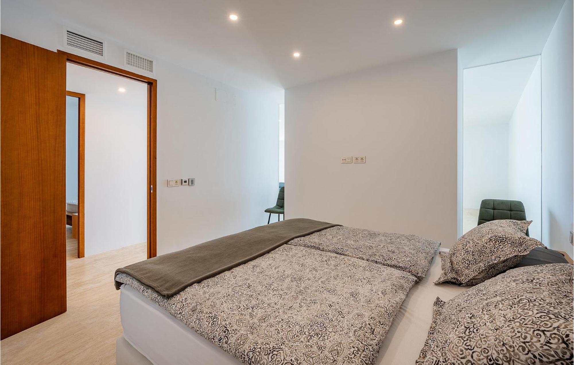5 Bedroom Cozy In Ferienhaus Granada